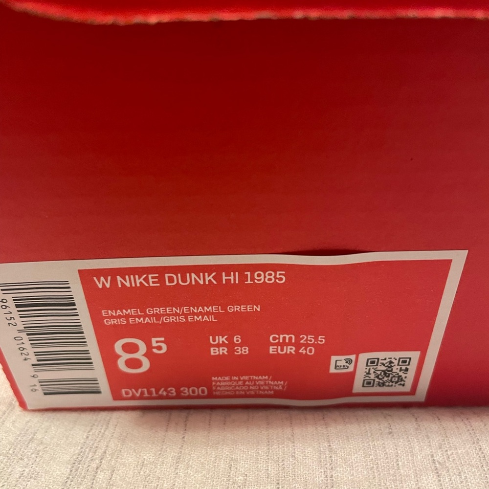 Nike Dunks - Picture 2 of 4